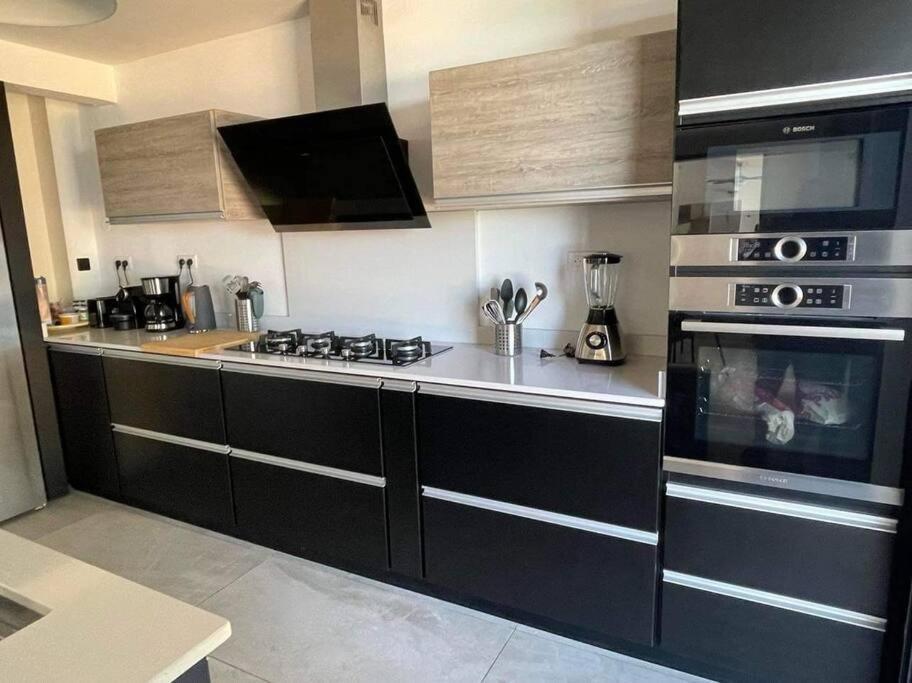La Villa Jujubes Avec Piscine Chauffee - 5 Chambres Spacieuses Le Bois de Nefles  Kültér fotó